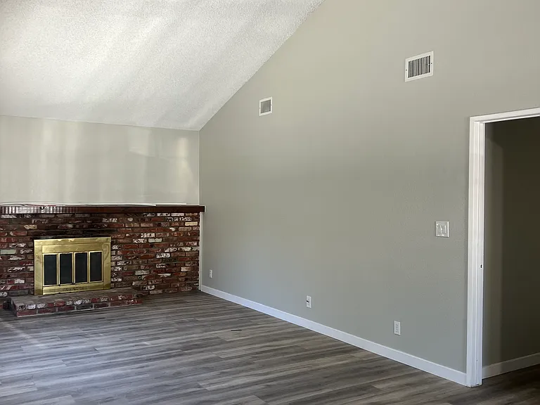 9208 Langdon Ave — Photo 13