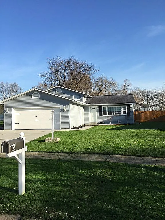 125 Winthrop Dr photo 1