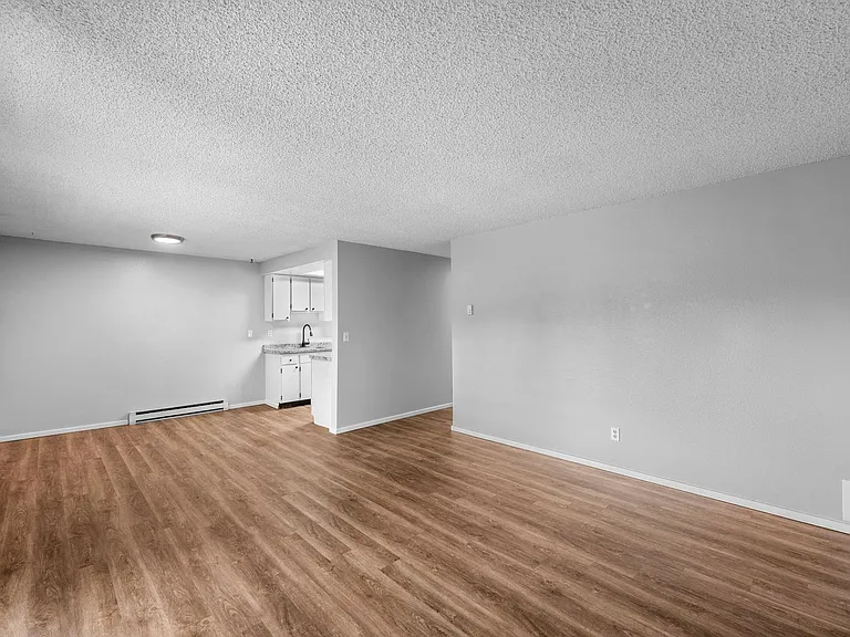 River Court Apartments - Updated Units With A View! — Photo 13
