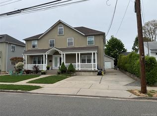 35 3rd Ave, Westbury, NY 11590