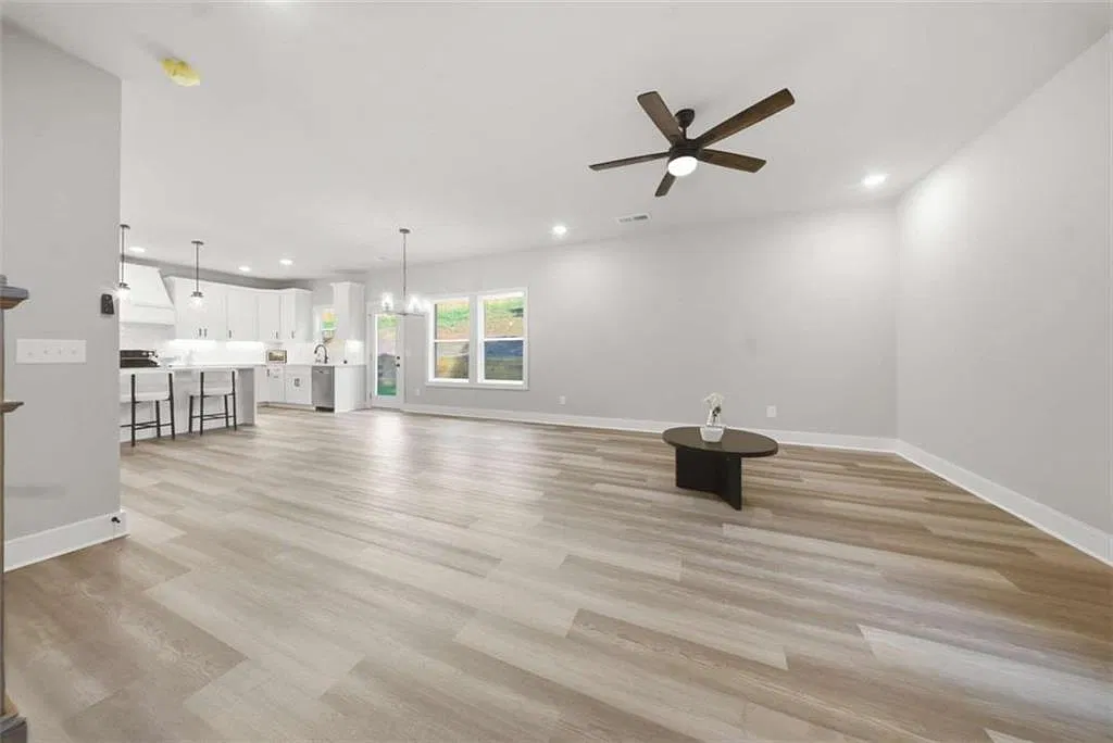 3 bed, 2.5 bath, 1700 sqft, $2,500 — Photo 3