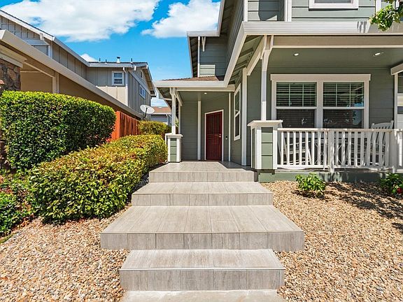 4th image of 985 Countrywood Circle