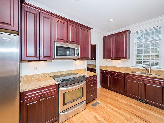 4th image of 1607 Westover Ln #34
