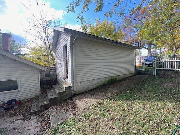5th image of 651 Newark Ave SE