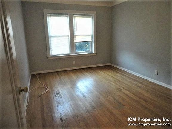 3rd image of 5034 N Wolcott Ave #2F