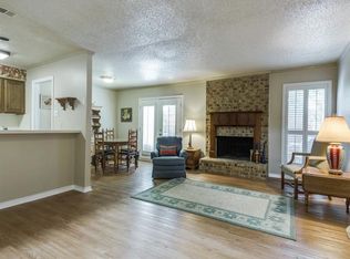 2103 Country Villa Dr, Carrollton, TX 75006