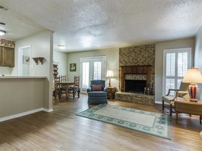 2103 Country Villa Dr, Carrollton, TX, 75006