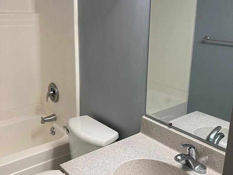 585 Meadowview Ln — Photo 13