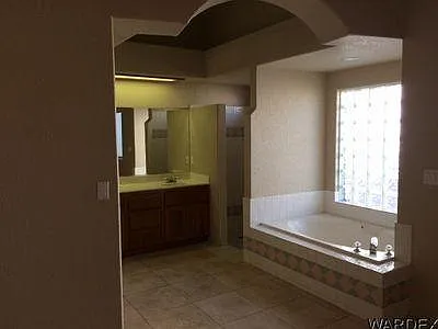 3 bed, 1889 sqft, $2,250 — Photo 4