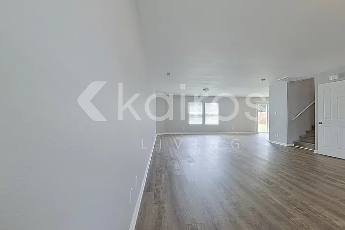3 bed, 2.5 bath, 2255 sqft, $1,845 — Photo 2