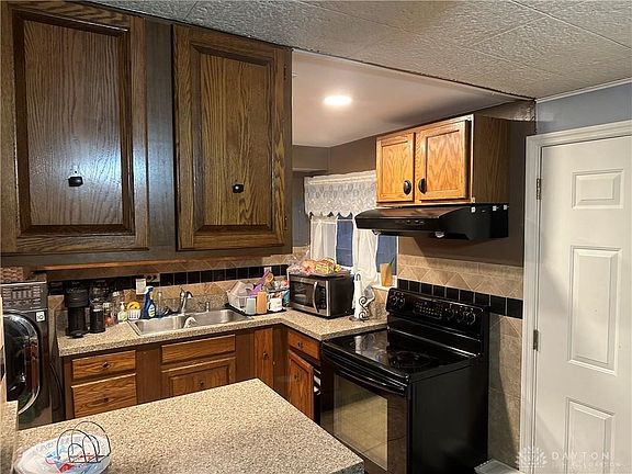 5th image of 4643 Longfellow Ave