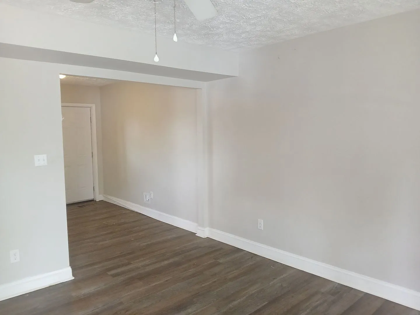 2 Bedroom 1 Bathroom Duplex Available NOW! — Photo 2