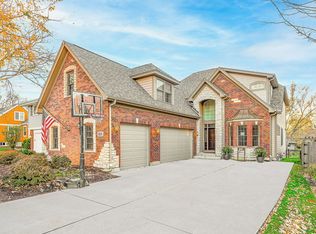 5820 Washington St, Downers Grove, IL 60516