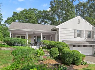 124 Woodside Dr, Greenwich, CT 06830