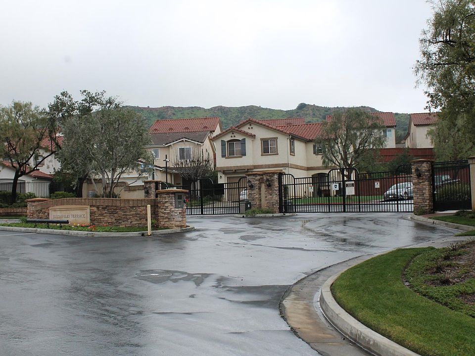 Quiet Gated Community in Foot Hills of Sylmar