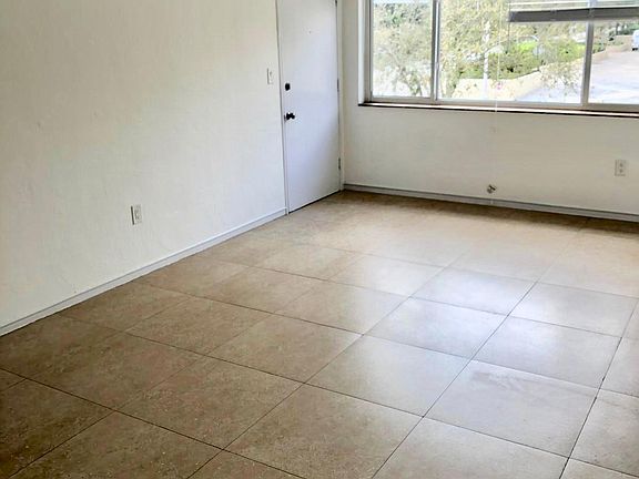 4th image of 2521 Segovia St #1