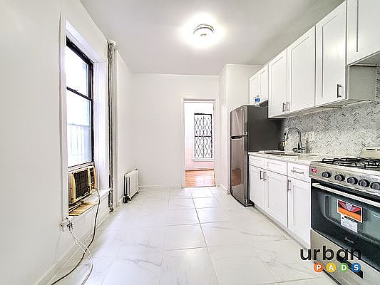3rd image of 1054 Bergen St #F1