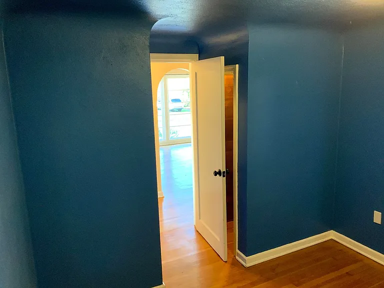 4 Bedroom, 1.5 Bath House — Photo 14