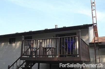 DECK IN BACK OF HOME