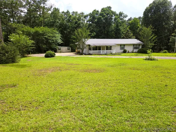 267 Sam Lisenby Rd, Ozark, AL 36360