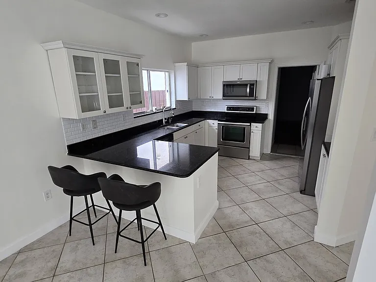 15826 SW 138th Ter — Photo 11