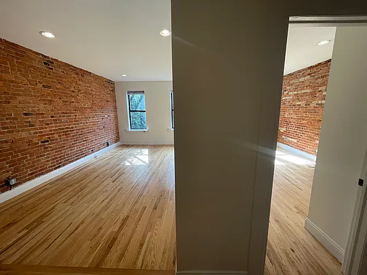 Rented by PMG Real Estate  | media 21