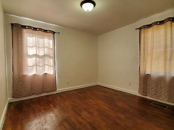 5th image of 2817 Kingswood Ave