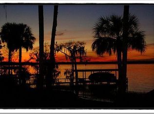 360 Banning Beach Rd, Tavares, FL 32778