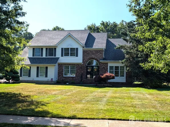16 Dante Rd, Monroe Township, NJ 08831