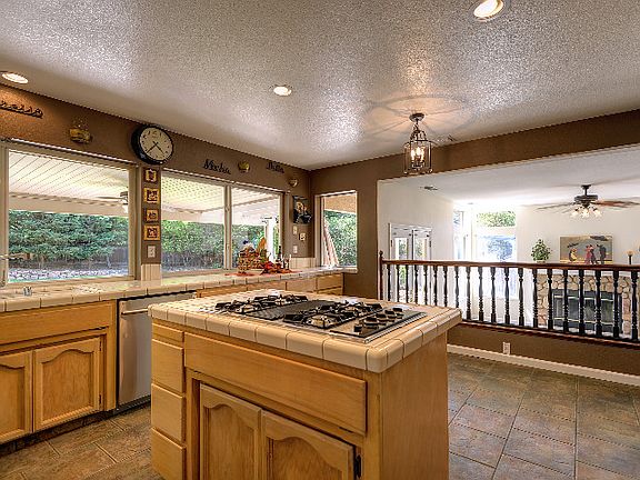 3rd image of 104 Pomine Ct