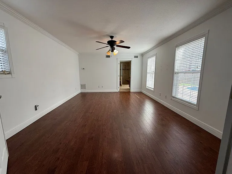 905 Poinciana Dr — Photo 17
