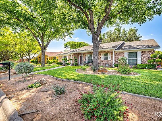 3rd image of 3309 Cedarhill Dr