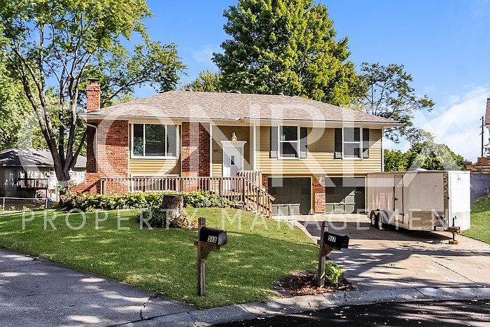 1st image of 517 NE Grant Dr