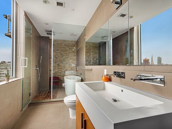 5th image of 519 Borden Ave APT 9I