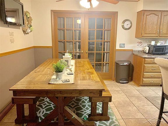 4th image of 4373 Meadowbrook Dr