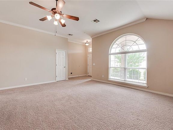 4th image of 1100 Greenfield Ave