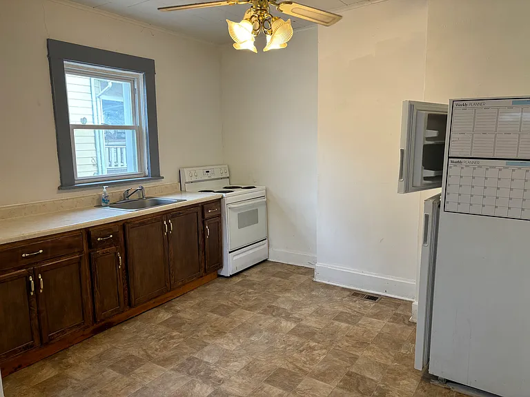 614 N Frederick Ave — Photo 7