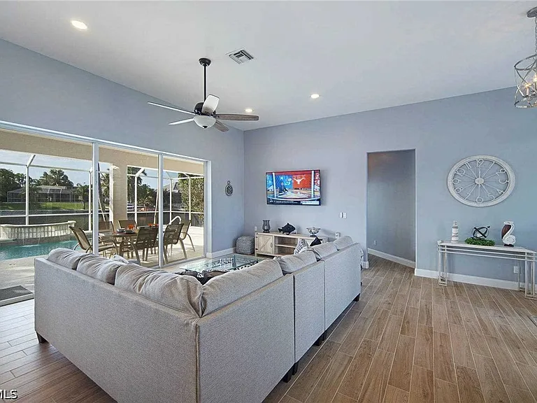 5020 SW 17th Ave — Photo 7