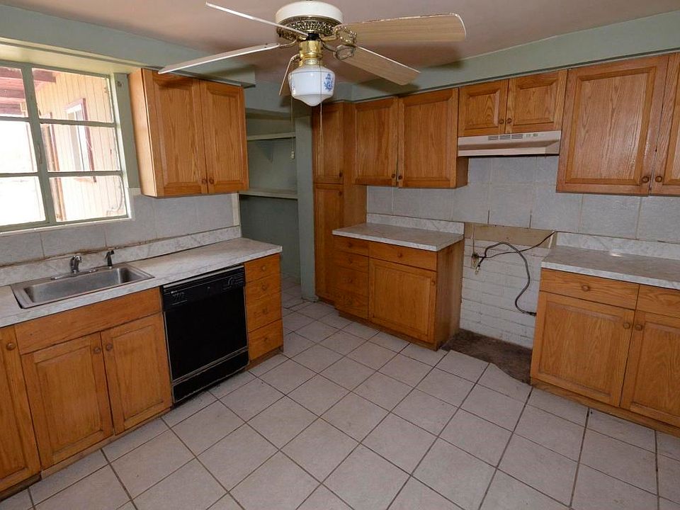 1 kitchen_949 W 24th