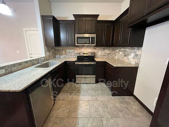 5th image of 4212 Edinburg Way
