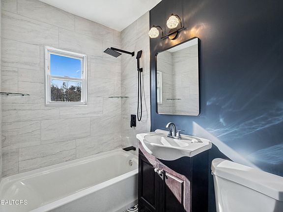 5th image of 319 Ault St