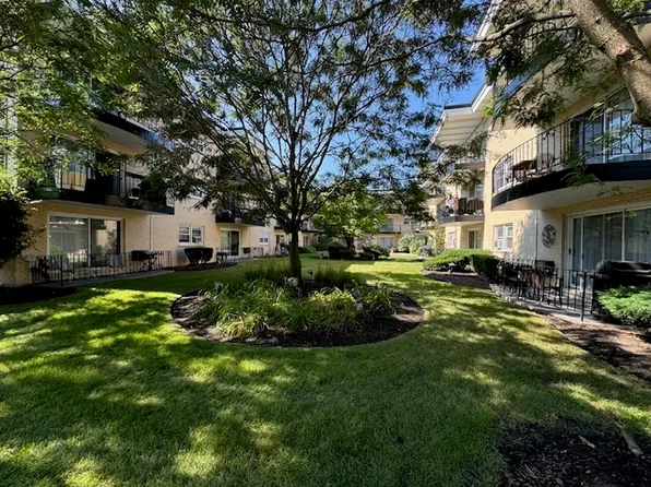 6534 N Northwest Hwy APT 2C, Chicago, IL 60631