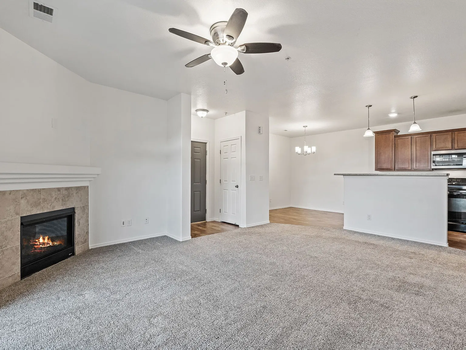 2 bed, 1210 sqft, $1,825 — Photo 4