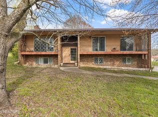 220 Elm Valley St, Clinton, TN 37716