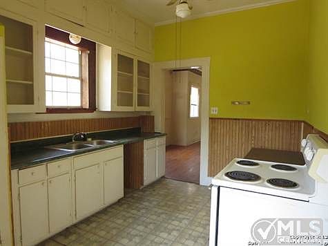 4th image of 330 Black Oak Dr