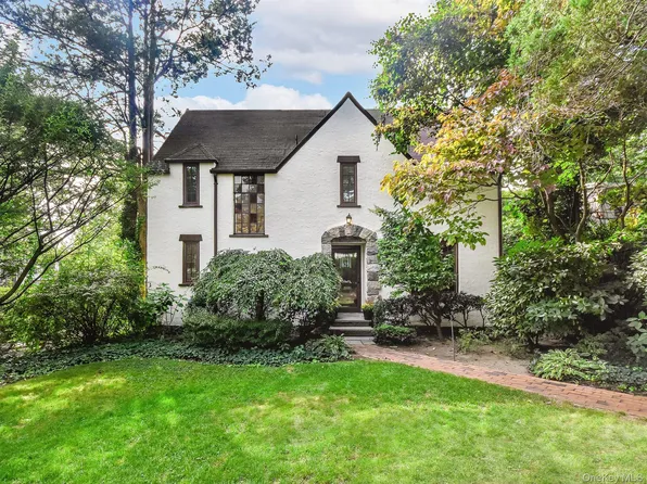 27 Oakland Drive, Port Washington, NY 11050