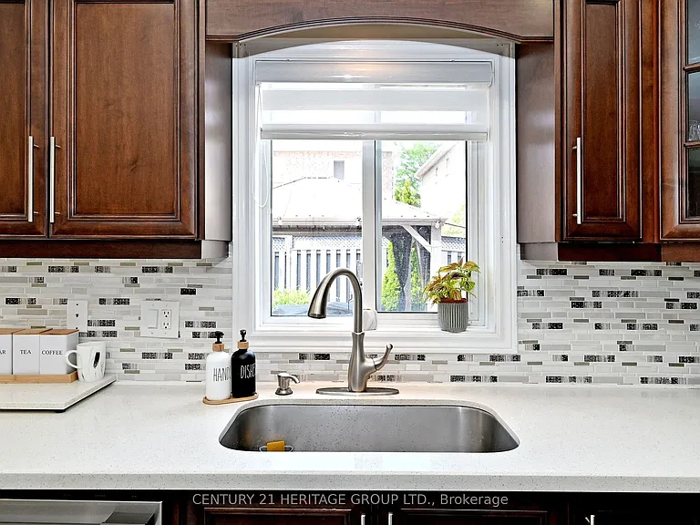 44 Equator Cres — Photo 13