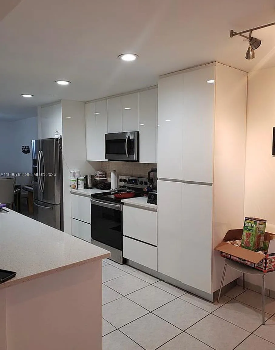 3301 Raleigh St — Photo 2