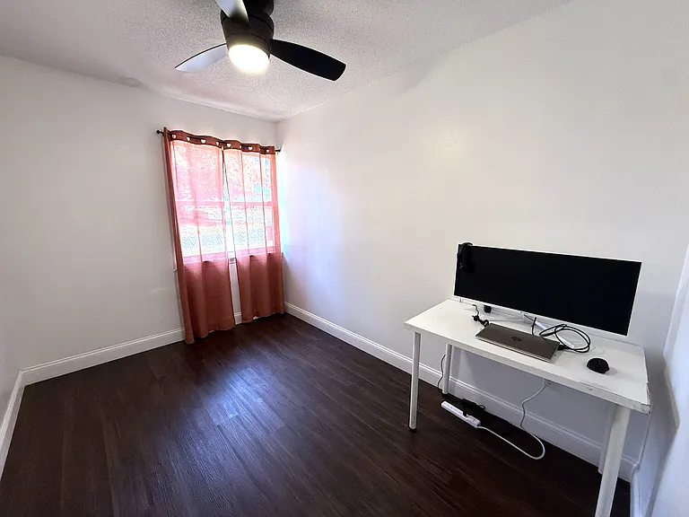 668 Hampton Dr NE — Photo 32