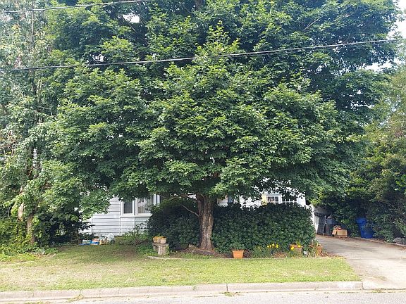 3rd image of 403 Grayson St